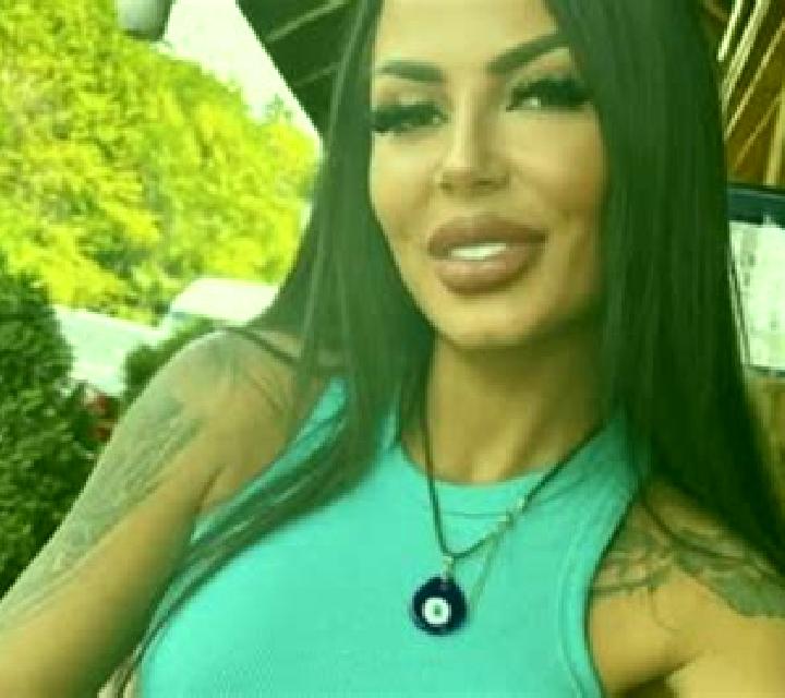 Adriana, 25 — Escort en Long Grove, Estados Unidos