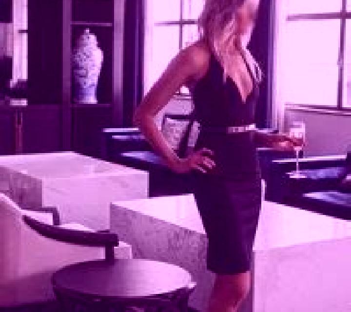 Adriana, 29, acompañante castaño claro de ojos oscuros y etnia asiática basada en Ar Ruways. Ofrece Tantra, Striptease, Experiencia de novia. Disponible en d...