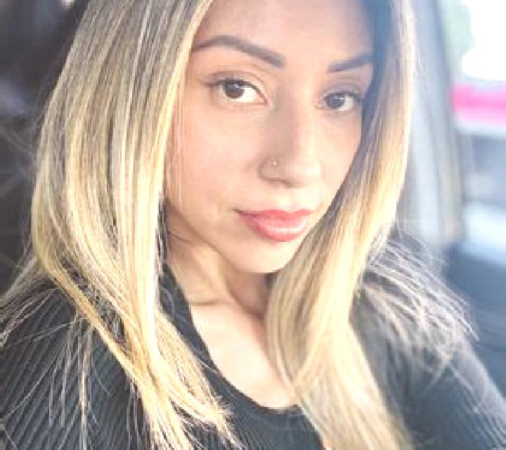 Adriana, 38, acompañante pelirroja de ojos ámbar y etnia negra basada en Kloulklubed. Ofrece Fetiche, Juego de roles, Griego (anal). Disponible en domicilio ...