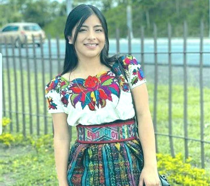 Aitana, 29, acompañante pelirroja de ojos verdes y etnia negra basada en Menges. Ofrece Dominación, Tríos / dúos, Fetiche. Disponible en domicilio y visita, ...