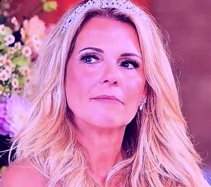 Alba, 35, acompañante negra de ojos ámbar y etnia mediterránea basada en Benton City. Ofrece Beso francés profundo, Dominación, Fetiche, Chica de fiesta. Dis...