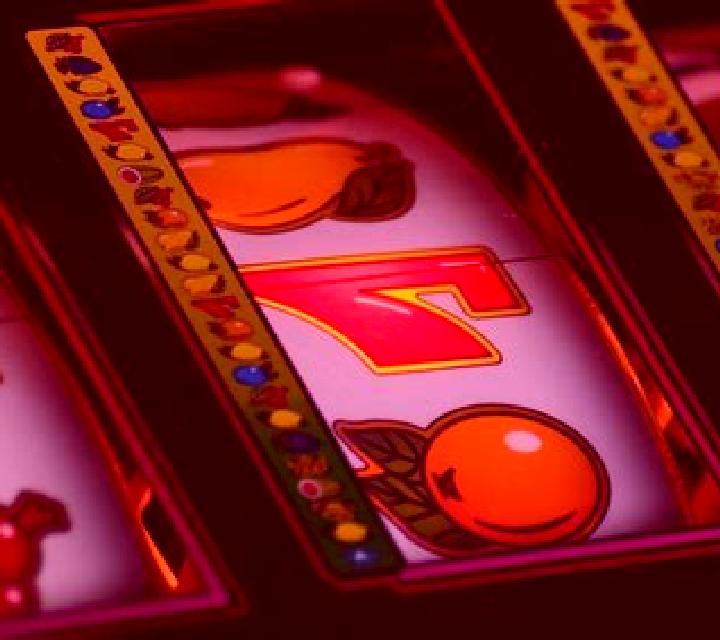 Antonella, 29, acompañante rubia platino de ojos oscuros y etnia mezcla basada en El Hajeb. Ofrece Striptease, Cita de cena, GFE (Experiencia de novia). Disp...