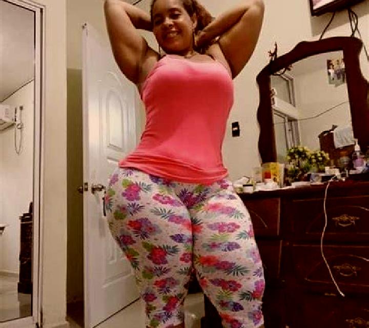 Antonella, 33, acompañante castaña de ojos ámbar y etnia caribeña basada en Pay Kone. Ofrece Acompañante de viaje, BDSM, Hasta el final (CIM), GFE (Experienc...