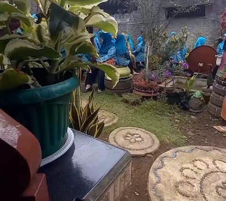 Bianca, 24, acompañante rubia de ojos oscuros y etnia caucásica basada en Coyah. Ofrece Francés natural, Noche completa, Masaje de próstata, Acompañante de v...