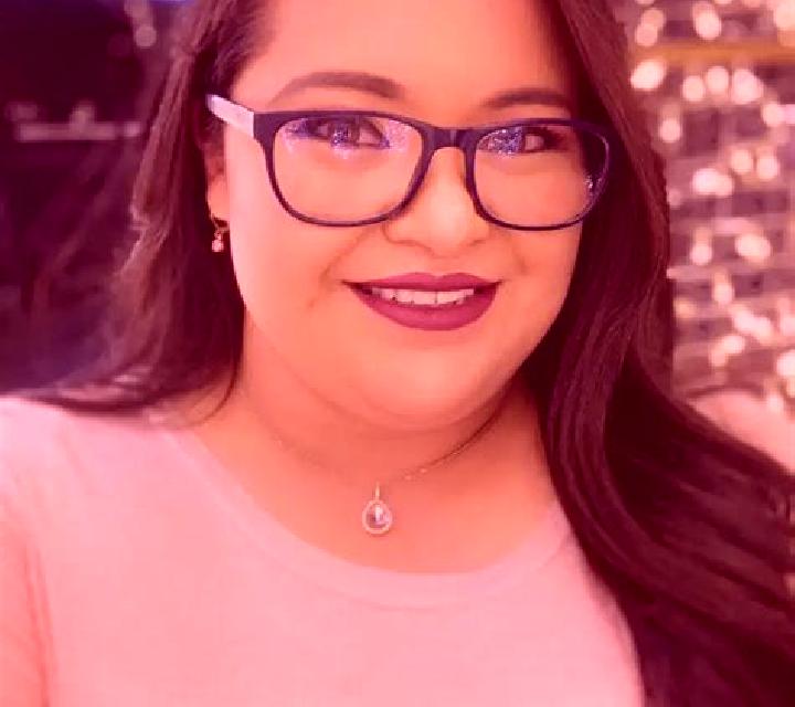 Cayetana, 28, acompañante rubia platino de ojos verdes y etnia mediterránea basada en North Branch. Ofrece Striptease, Dominación, BDSM, Experiencia de novia...