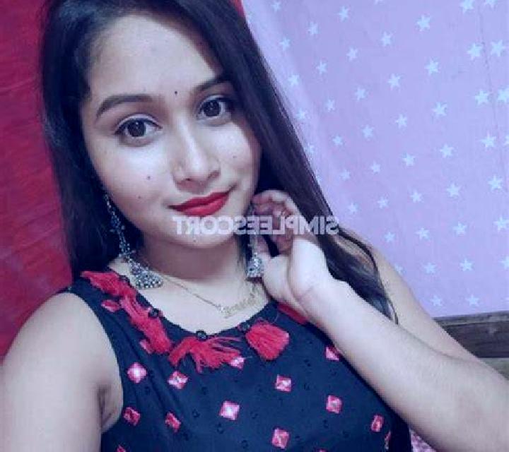 Cielo, 29, acompañante morena de ojos grises y etnia europea basada en Manadhoo. Ofrece Griego (anal), Noche completa, Masaje de próstata. Disponible en domi...