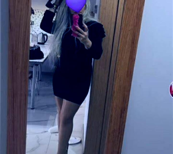 Claudia, 25, acompañante rubia platino de ojos avellana y etnia mediterránea basada en Saint Peter Port. Ofrece Hasta el final (CIM), Masaje erótico, Juego d...