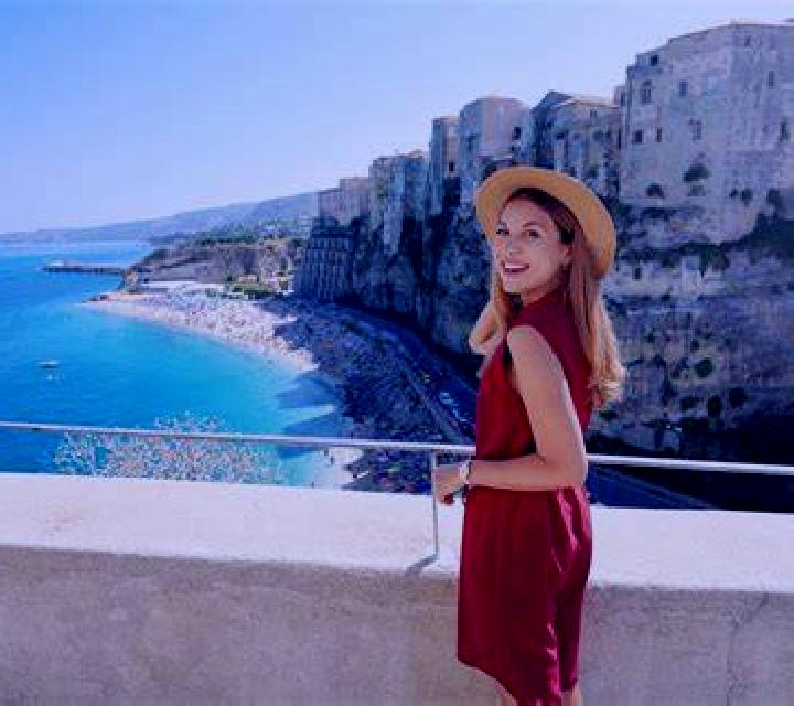 Diana, 26, acompañante rubia de ojos verdes y etnia caucásica basada en Athy. Ofrece Juego de roles, Striptease, Noche completa, Cita de cena. Disponible en ...