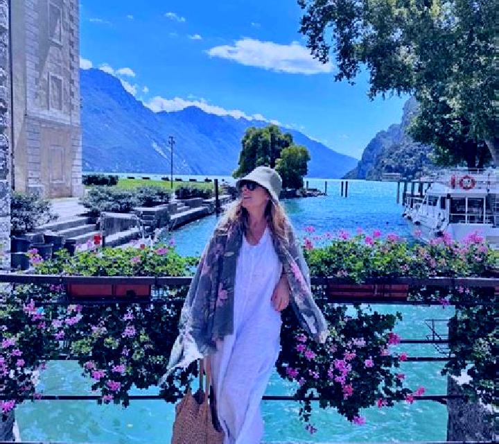 Elena, 27 — Escort en Al Khaburah, Omán