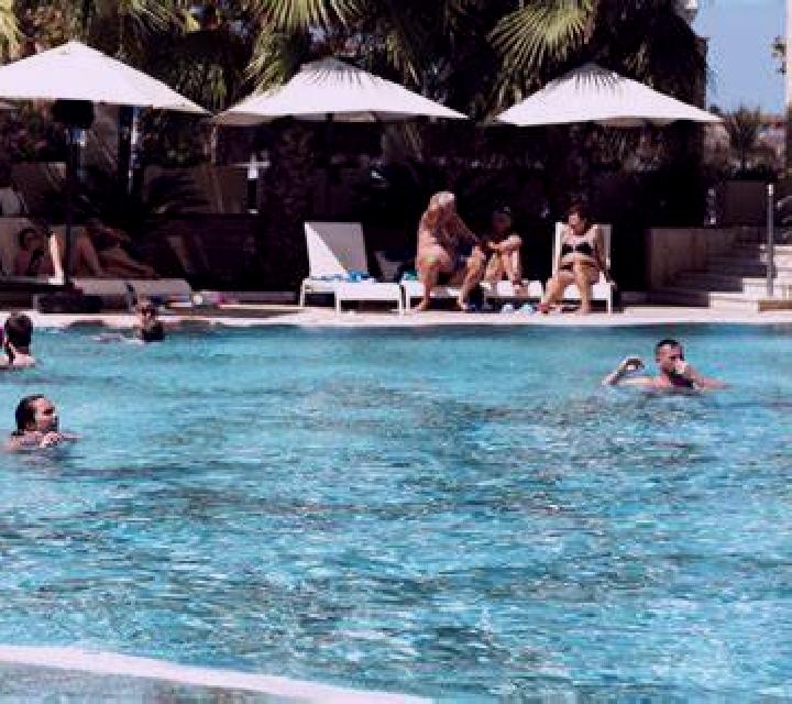 Escorts Al Mazyunah, Omán — Chicas y putas locales