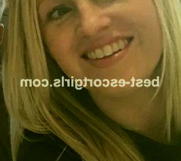 Giulia, 30, acompañante morena de ojos oscuros y etnia mezcla basada en Ebenfurth. Ofrece Tríos / dúos, Hasta el final (CIM), Experiencia de novia. Disponibl...