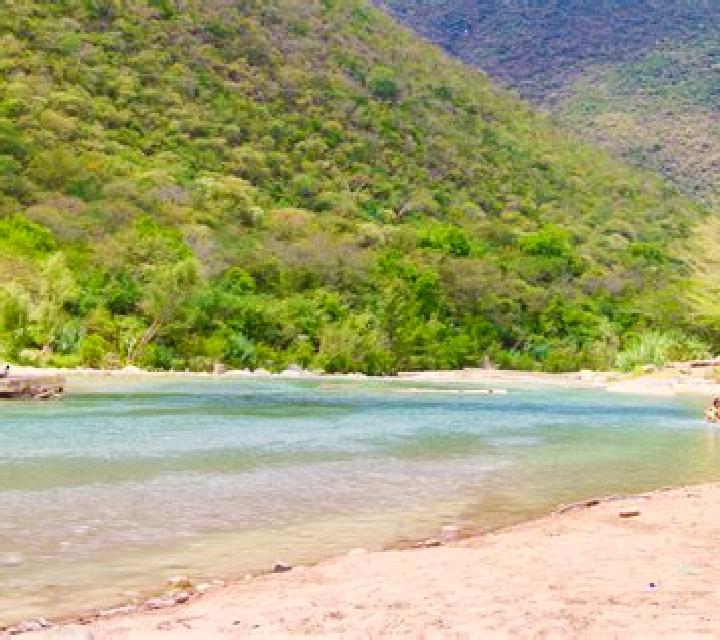 Giulia, 39, acompañante castaño claro de ojos marrones y etnia oriente medio basada en Jarandilla de la Vera. Ofrece Chica de fiesta, Acompañante de viaje, 6...