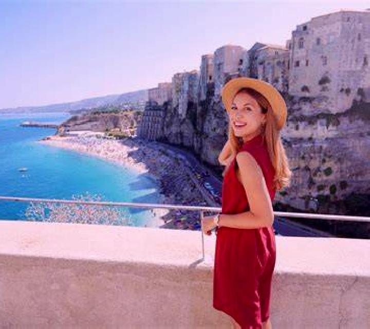 Jade, 31, acompañante castaña de ojos grises y etnia europea basada en Capesterre-Belle-Eau. Ofrece Griego (anal), BDSM, Juego de roles, Masaje erótico. Disp...