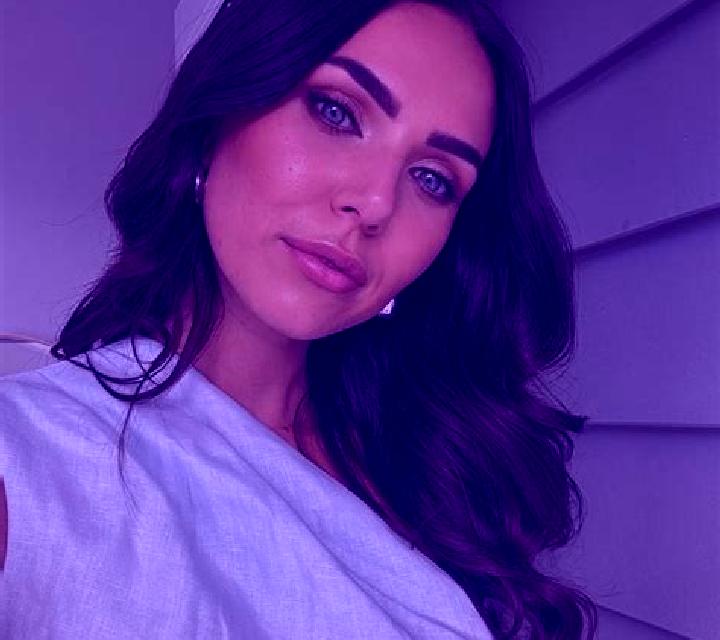 Julia, 30, acompañante rubia platino de ojos oscuros y etnia latina basada en Grbe. Ofrece Fetiche, Masaje de próstata, Noche completa, Hasta el final (CIM)....