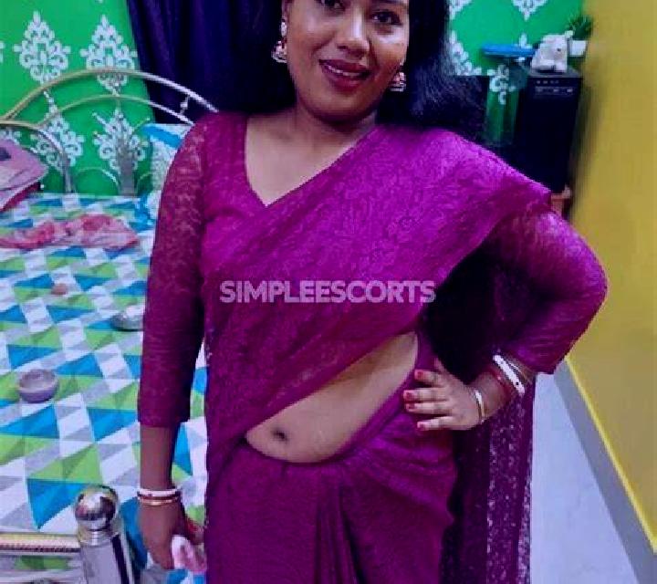 Julia, 31, acompañante negra de ojos ámbar y etnia oriente medio basada en Reykjanesbaer. Ofrece Experiencia de novia, Dominación, Juego de roles, Beso franc...