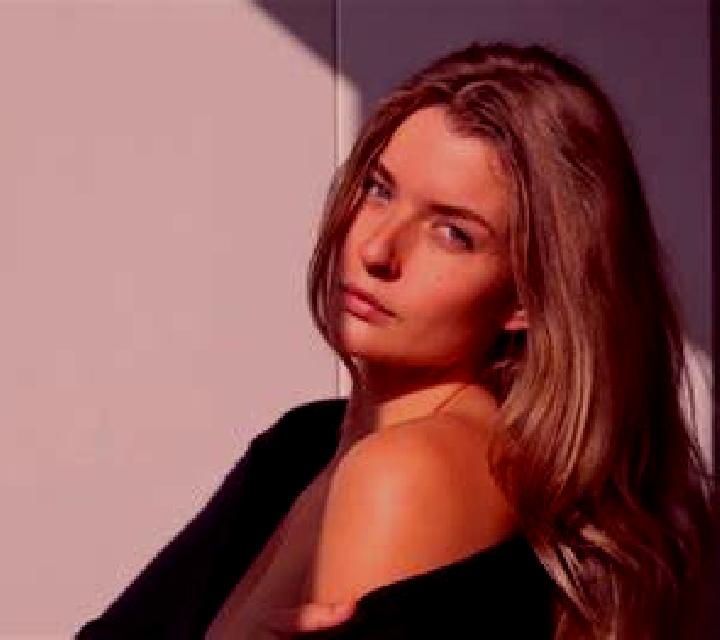 Julia, 39 — Escort en Allennes-les-Marais, Francia