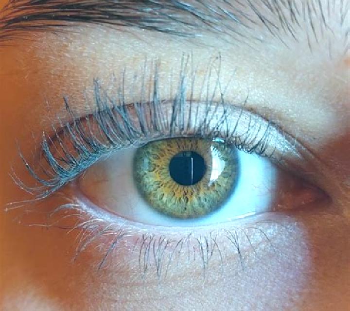 Lola, 24, acompañante morena de ojos grises y etnia mediterránea basada en Neratovice. Ofrece Dominación, Noche completa, Masaje erótico, 69. Disponible en d...
