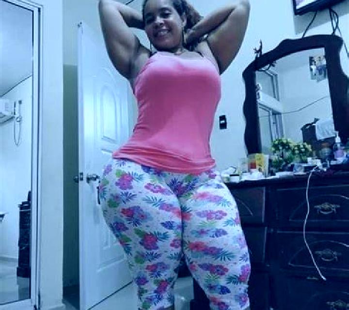 Lola, 35, acompañante morena de ojos ámbar y etnia oriente medio basada en Buenos Aires. Ofrece Acompañante de viaje, 69, Dominación. Disponible en domicilio...