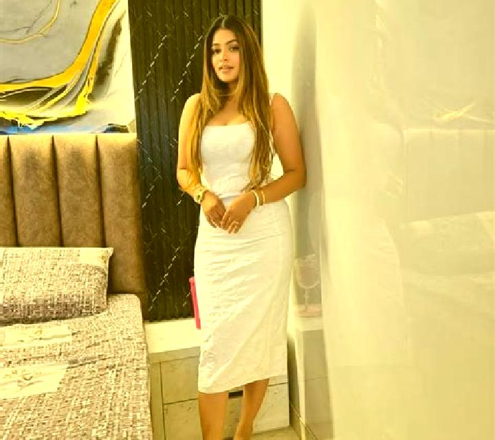 Mía, 24, acompañante rubia platino de ojos azules y etnia asiática basada en Terra Branca. Ofrece Striptease, Parejas, Experiencia de novia. Disponible en do...