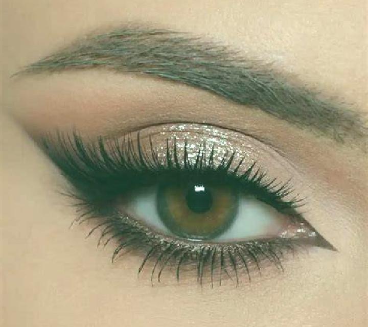 Mía, 26, acompañante morena de ojos ámbar y etnia mediterránea basada en Markadah. Ofrece Griego (anal), Cita de cena, Dominación, Fetiche. Disponible en dom...