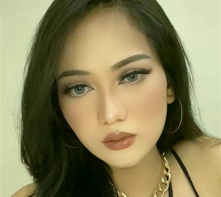 Marta, 28, acompañante rubia de ojos avellana y etnia caucásica basada en Cinquegrana. Ofrece BDSM, Beso francés profundo, Masaje erótico, Cita de cena. Disp...