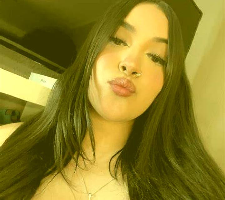Miriam, 20, acompañante morena de ojos oscuros y etnia eslava basada en Leca do Bailio. Ofrece Francés natural, Acompañante de viaje, Hasta el final (CIM). D...