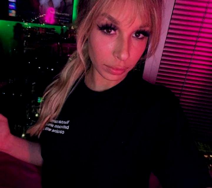 Miriam, 35, acompañante morena de ojos grises y etnia mediterránea basada en Schwabbruck. Ofrece Juego de roles, Striptease, Cita de cena. Disponible en domi...