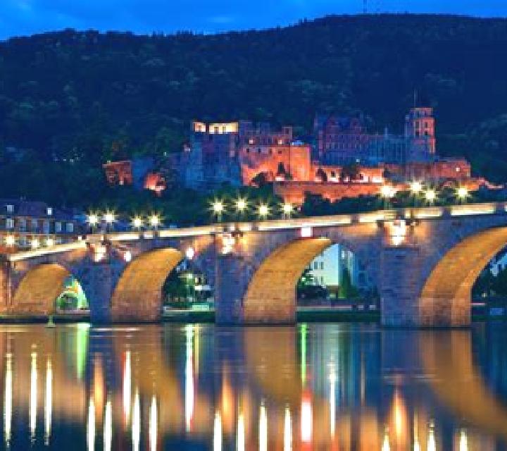 Ángela, 36, acompañante castaño claro de ojos grises y etnia eslava basada en Zice. Ofrece Acompañante de viaje, Francés natural, BDSM. Disponible en domicil...