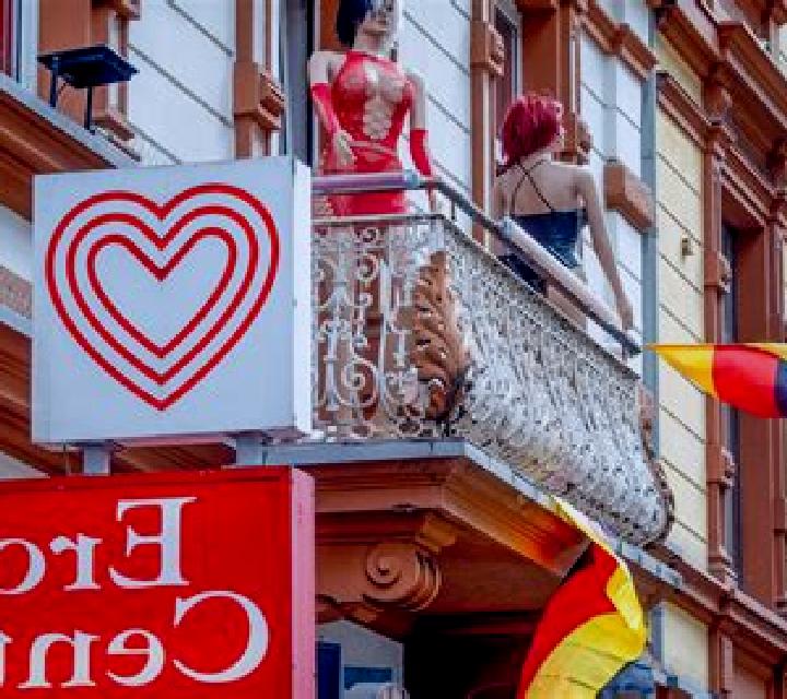 Noa, 28, acompañante castaña de ojos azules y etnia mediterránea basada en Yzgant. Ofrece Hasta el final (CIM), Striptease, Acompañante de viaje, GFE (Experi...