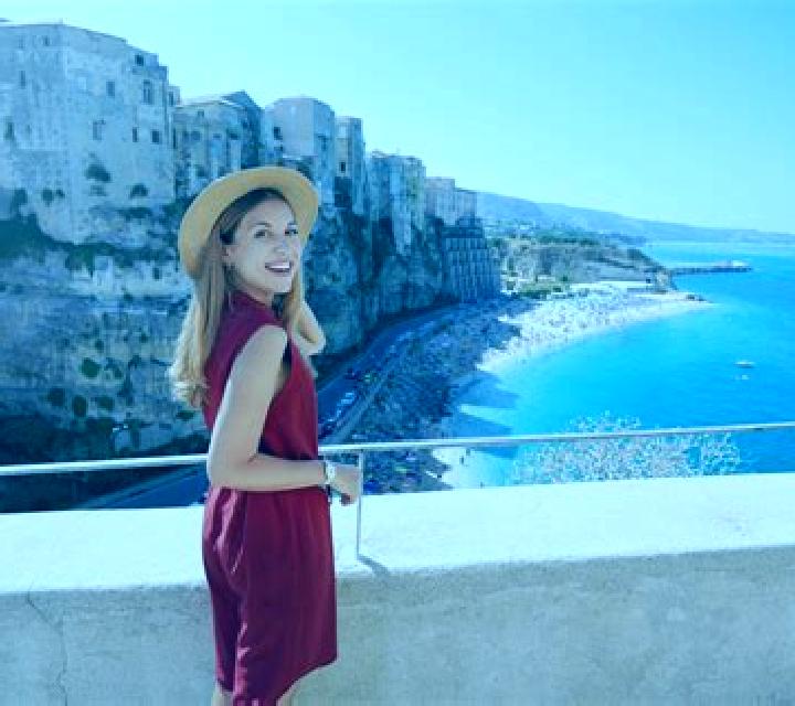 Nora, 35, acompañante rubia de ojos oscuros y etnia oriente medio basada en Tanjong Pagar. Ofrece Noche completa, Francés natural, Chica de fiesta. Disponibl...
