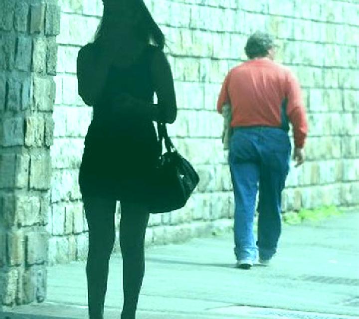 Patricia, 32, acompañante rubia platino de ojos ámbar y etnia mezcla basada en As Sahil. Ofrece Griego (anal), GFE (Experiencia de novia), Tantra, Experienci...