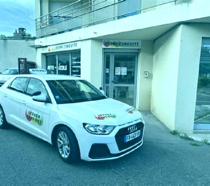 Paula, 25, acompañante rubia de ojos verdes y etnia caribeña basada en Keda. Ofrece Noche completa, Beso francés profundo, Masaje de próstata, Cita de cena. ...
