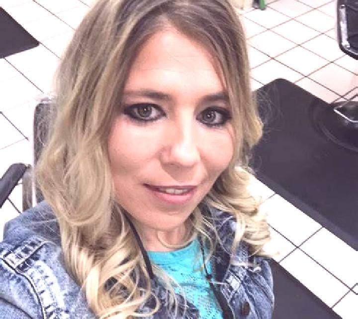 Renata, 21, acompañante rubia platino de ojos avellana y etnia mediterránea basada en Four Cross Roads. Ofrece Fetiche, 69, GFE (Experiencia de novia). Dispo...