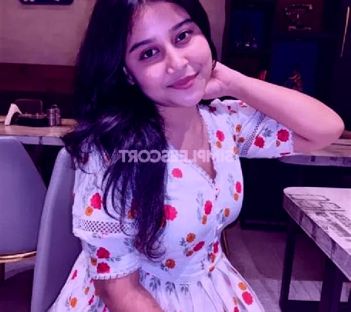 Salma, 27, acompañante pelirroja de ojos verdes y etnia india basada en Utwe. Ofrece Masaje de próstata, Dominación, Cita de cena. Disponible en domicilio y ...
