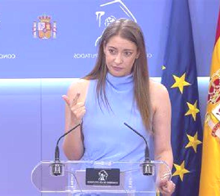 Valentina, 21, acompañante pelirroja de ojos ámbar y etnia negra basada en Villanova Biellese. Ofrece Dominación, BDSM, 69, Beso francés profundo, Griego (an...