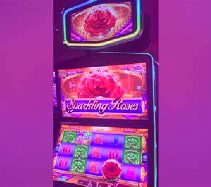 Valentina, 32, acompañante pelirroja de ojos oscuros y etnia negra basada en Tominhao. Ofrece Tantra, Experiencia de novia, Striptease. Disponible en domicil...