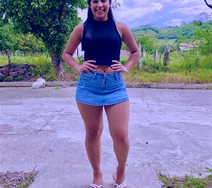 Valeria, 23, acompañante pelirroja de ojos marrones y etnia caribeña basada en Kalein. Ofrece Tantra, Beso francés profundo, Acompañante de viaje. Disponible...