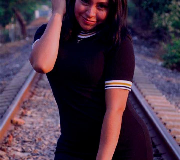 Vega, 26, acompañante castaño claro de ojos grises y etnia mediterránea basada en San Torcuato. Ofrece Striptease, Juego de roles, Cita de cena, Francés natu...