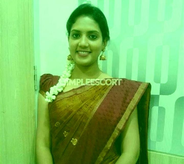 Vega, 39, acompañante rubia de ojos oscuros y etnia negra basada en Inseno. Ofrece Fetiche, 69, Chica de fiesta, Masaje erótico. Disponible en domicilio y vi...