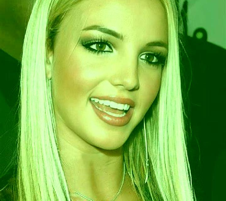 Yasmin, 24, acompañante rubia platino de ojos avellana y etnia oriente medio basada en Rodby. Ofrece Tantra, BDSM, GFE (Experiencia de novia), Masaje de prós...