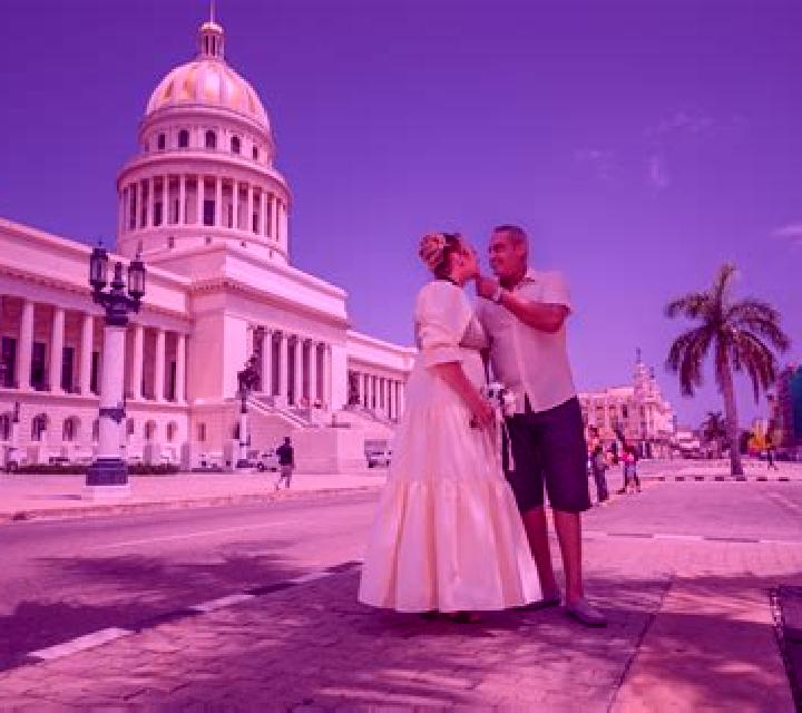 Yasmin, 34, acompañante pelirroja de ojos ámbar y etnia asiática basada en Santo Domingo de los Colorados. Ofrece Masaje erótico, Beso francés profundo, Hast...