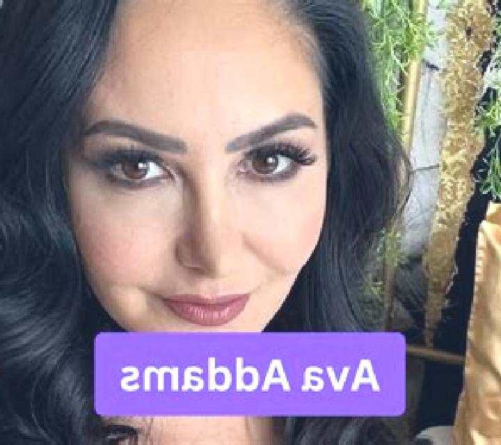 Zara, 20, acompañante rubia platino de ojos marrones y etnia oriente medio basada en Joao Lisboa. Ofrece Francés natural, Masaje de próstata, Tríos / dúos. D...